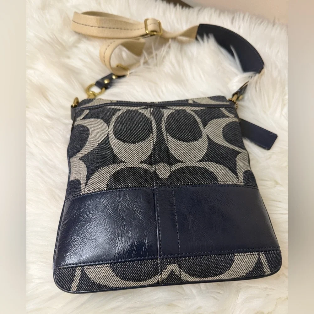 Coach stylish versatile